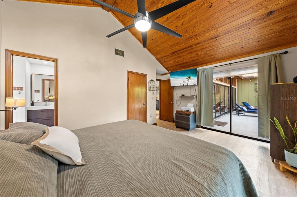 Activo con contrato: $525,000 (4 camas, 2 baños, 2306 Pies cuadrados)