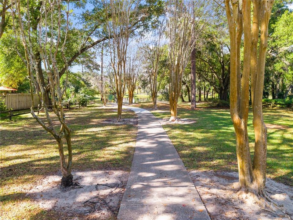 Activo con contrato: $525,000 (4 camas, 2 baños, 2306 Pies cuadrados)