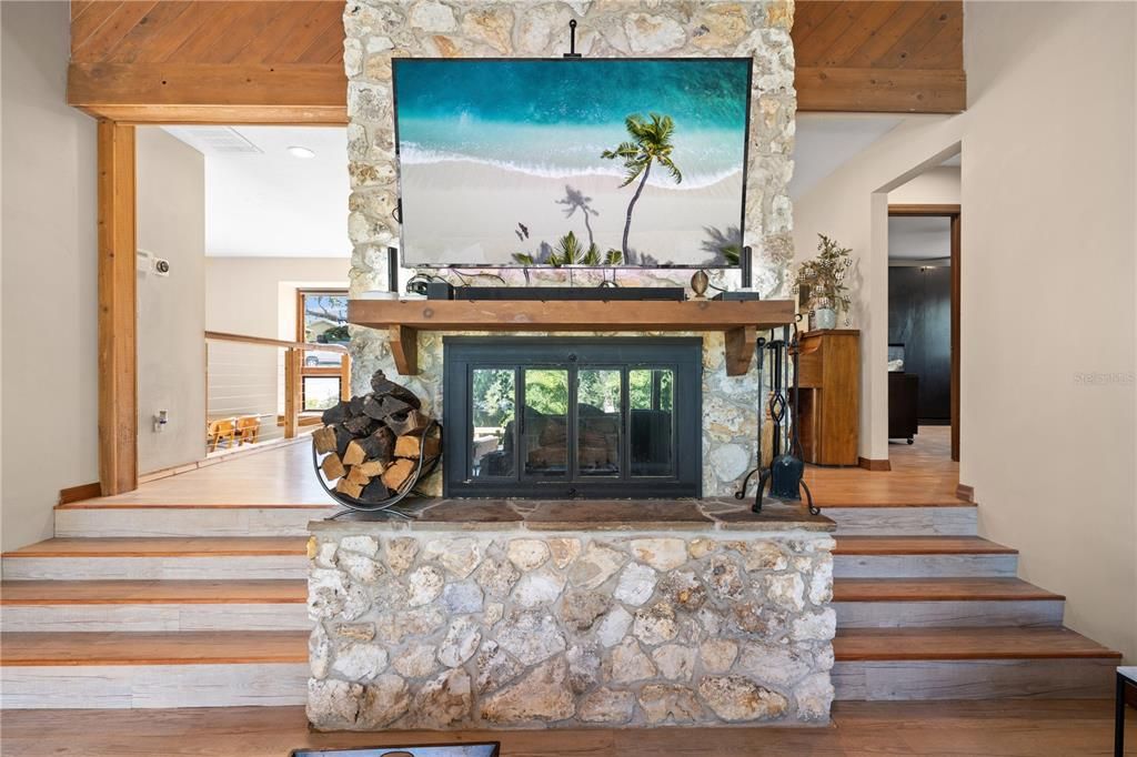 Activo con contrato: $525,000 (4 camas, 2 baños, 2306 Pies cuadrados)