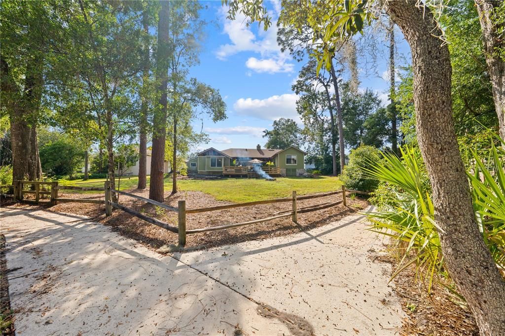 Activo con contrato: $525,000 (4 camas, 2 baños, 2306 Pies cuadrados)