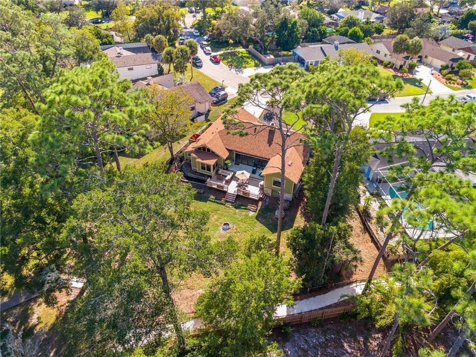 Activo con contrato: $525,000 (4 camas, 2 baños, 2306 Pies cuadrados)