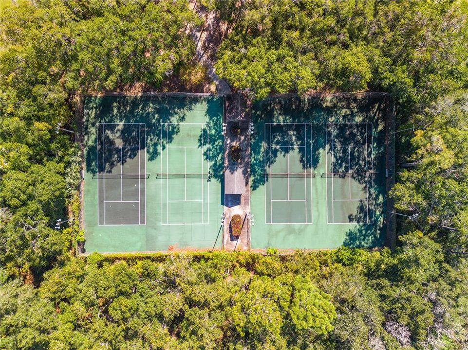 Activo con contrato: $525,000 (4 camas, 2 baños, 2306 Pies cuadrados)