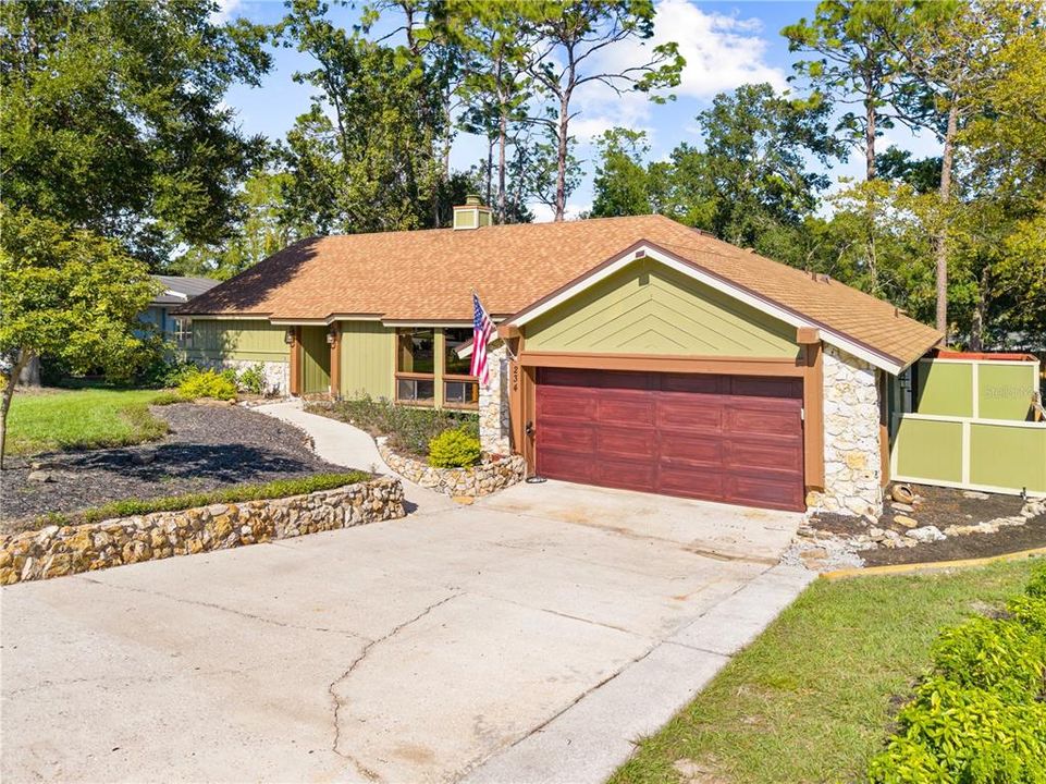 Activo con contrato: $525,000 (4 camas, 2 baños, 2306 Pies cuadrados)