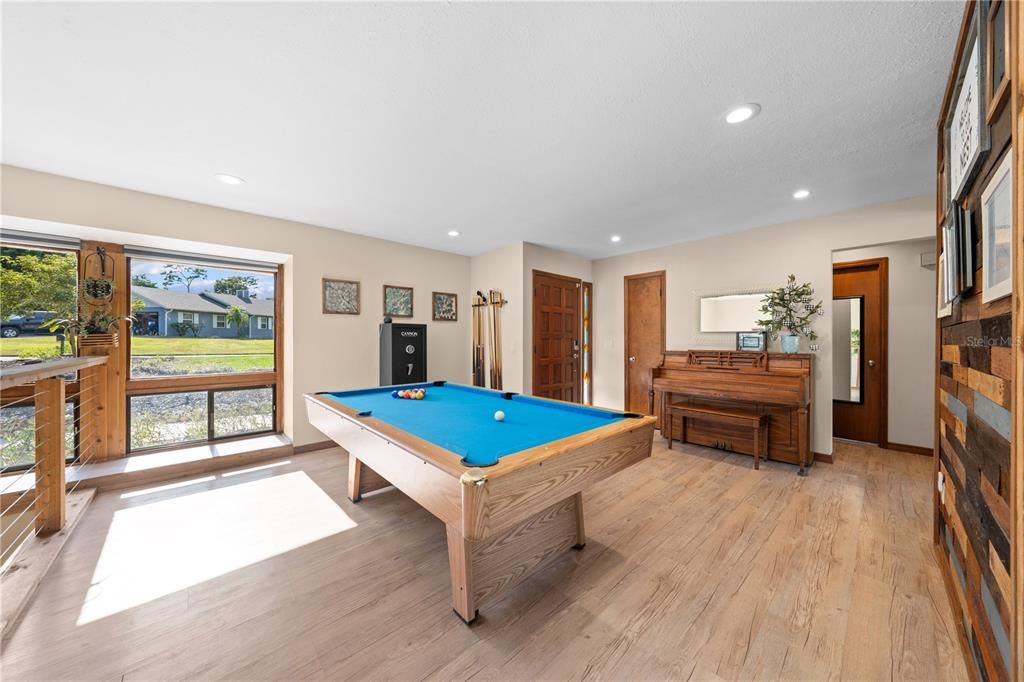 Activo con contrato: $525,000 (4 camas, 2 baños, 2306 Pies cuadrados)