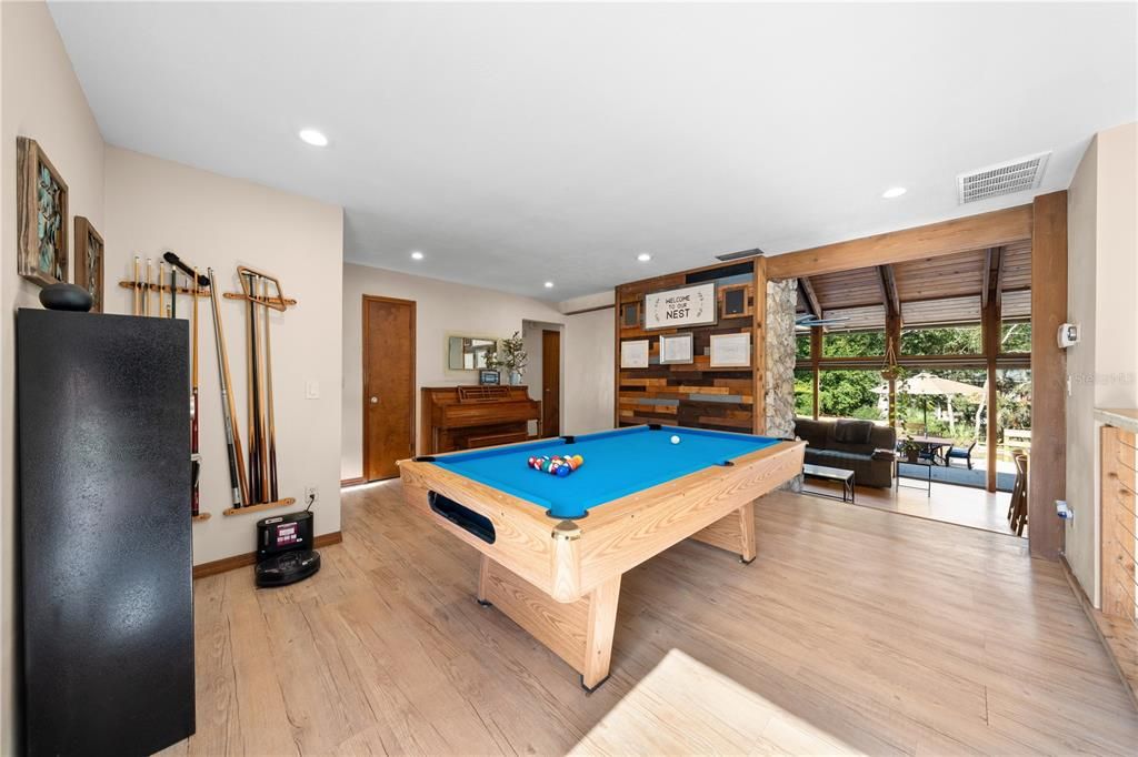 Activo con contrato: $525,000 (4 camas, 2 baños, 2306 Pies cuadrados)