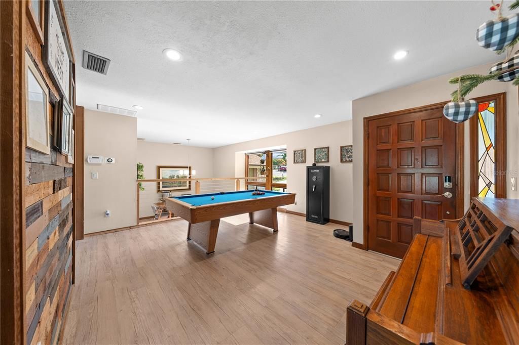 Activo con contrato: $525,000 (4 camas, 2 baños, 2306 Pies cuadrados)