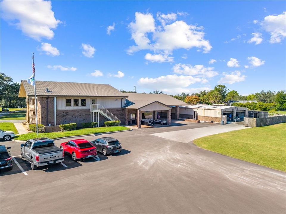 Activo con contrato: $525,000 (4 camas, 2 baños, 2306 Pies cuadrados)