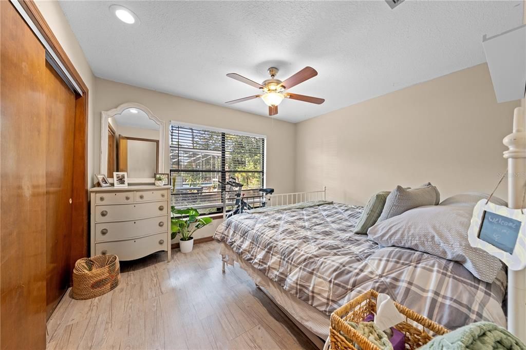 Activo con contrato: $525,000 (4 camas, 2 baños, 2306 Pies cuadrados)