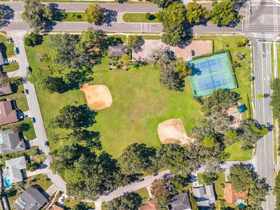 Activo con contrato: $525,000 (4 camas, 2 baños, 2306 Pies cuadrados)