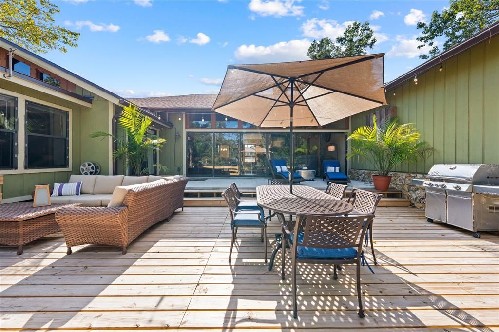 Activo con contrato: $525,000 (4 camas, 2 baños, 2306 Pies cuadrados)