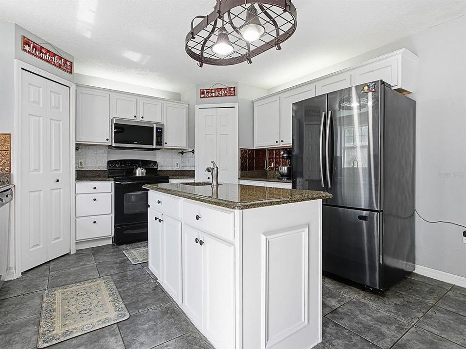 For Sale: $399,000 (4 beds, 2 baths, 2948 Square Feet)