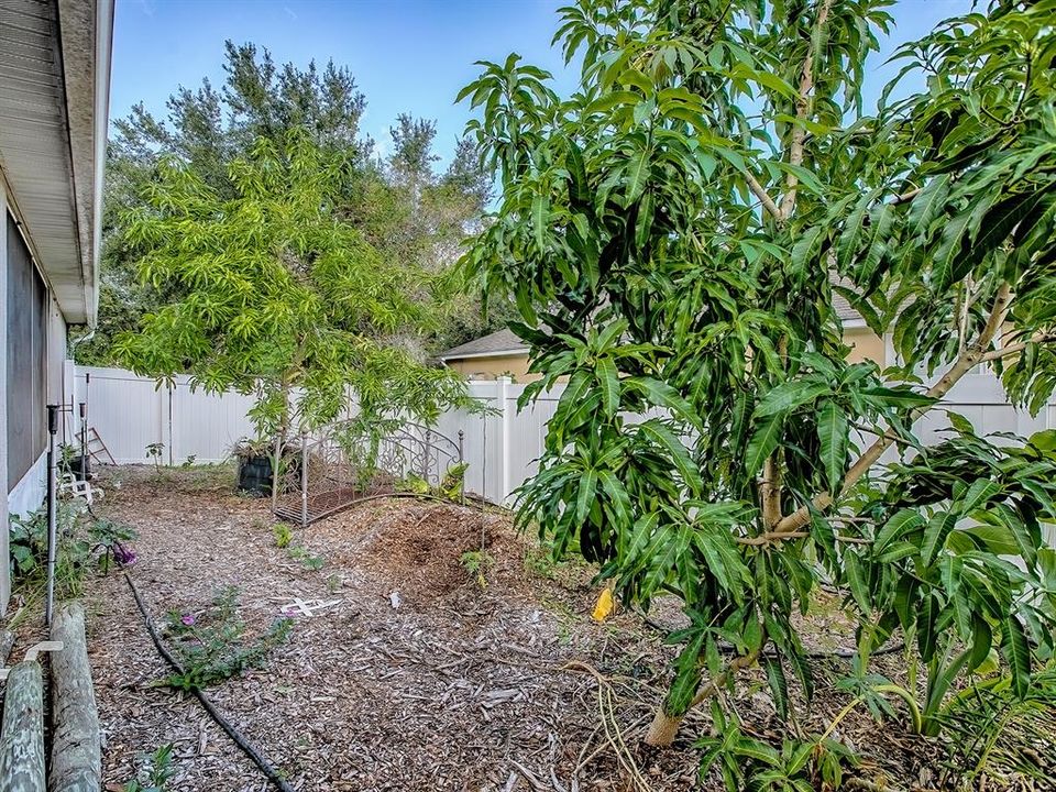 For Sale: $399,000 (4 beds, 2 baths, 2948 Square Feet)