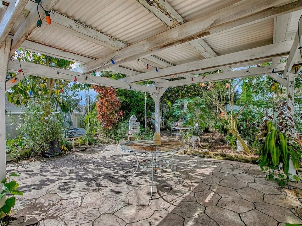 For Sale: $399,000 (4 beds, 2 baths, 2948 Square Feet)