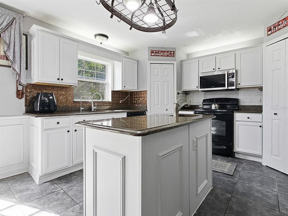 For Sale: $399,000 (4 beds, 2 baths, 2948 Square Feet)