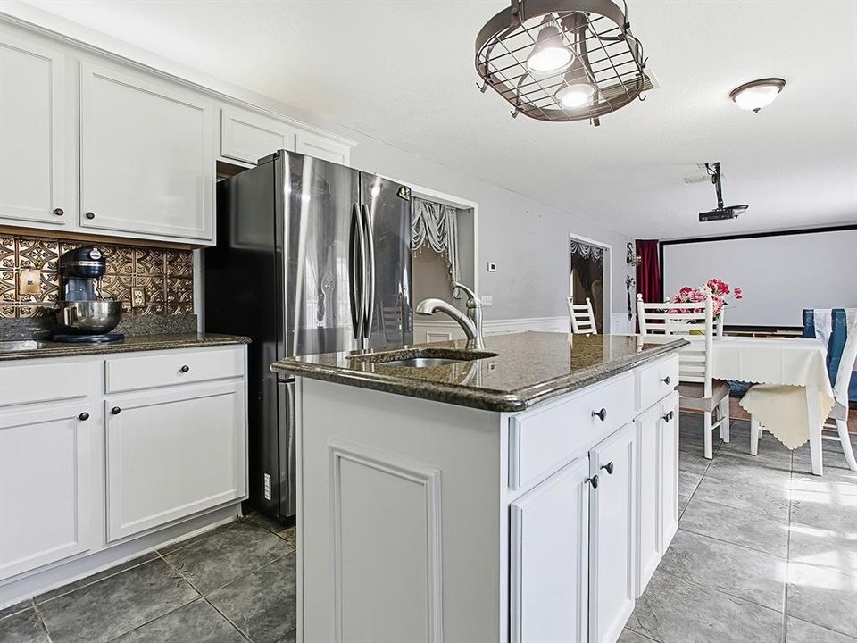 For Sale: $399,000 (4 beds, 2 baths, 2948 Square Feet)