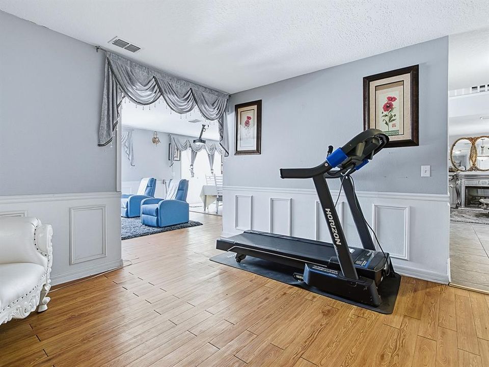 For Sale: $399,000 (4 beds, 2 baths, 2948 Square Feet)