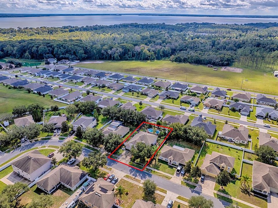 For Sale: $399,000 (4 beds, 2 baths, 2948 Square Feet)