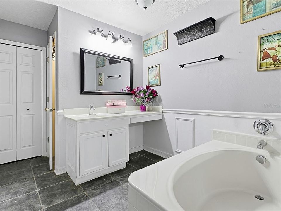 For Sale: $399,000 (4 beds, 2 baths, 2948 Square Feet)