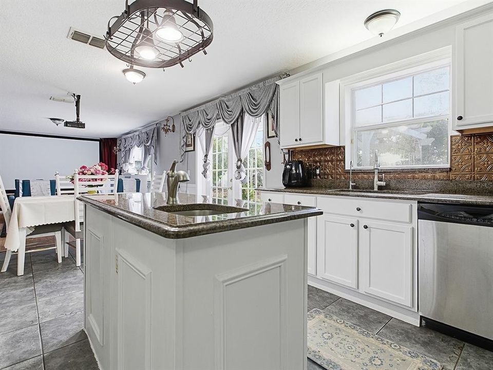 For Sale: $399,000 (4 beds, 2 baths, 2948 Square Feet)