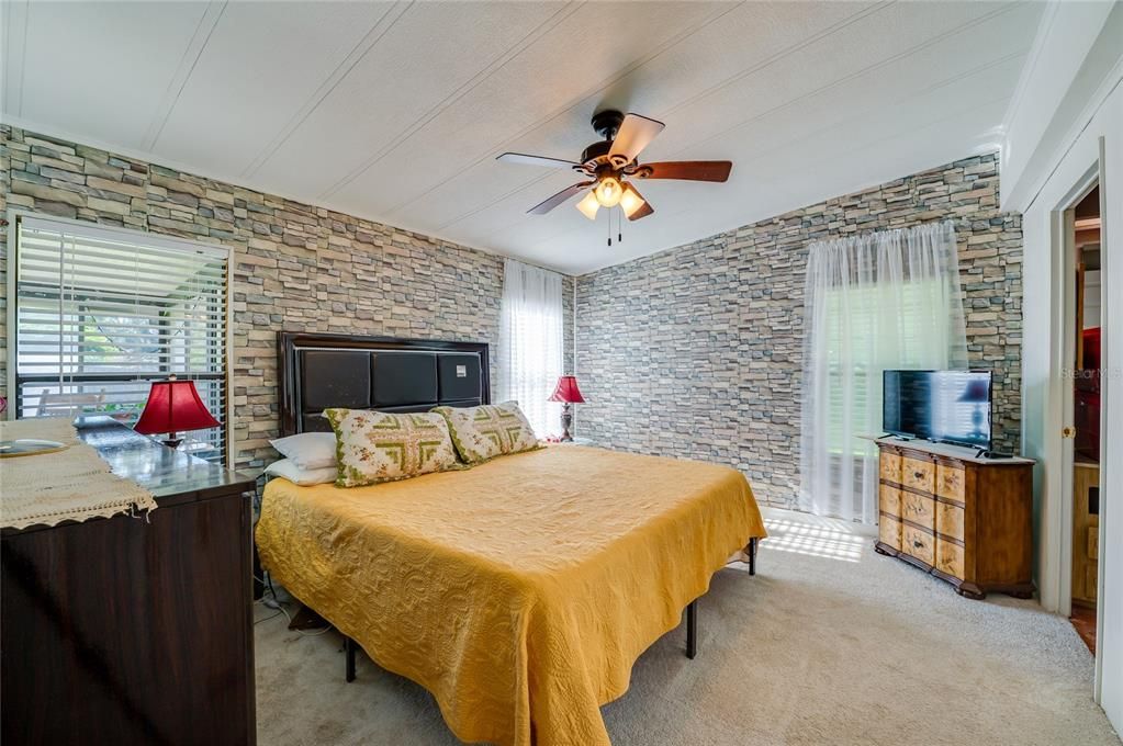 Active With Contract: $149,900 (2 beds, 2 baths, 1344 Square Feet)