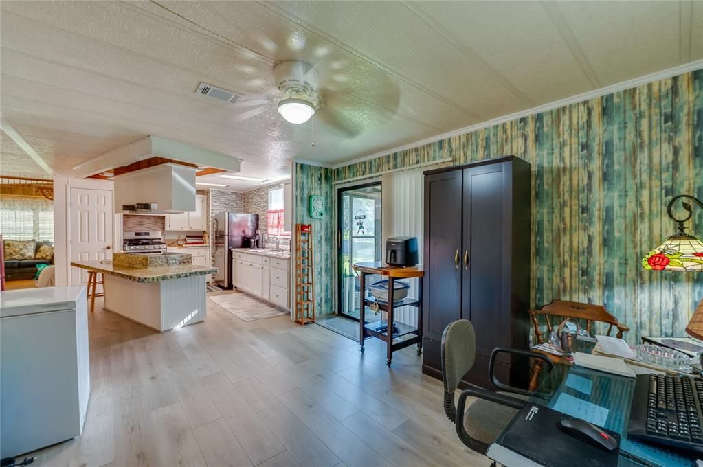 Active With Contract: $149,900 (2 beds, 2 baths, 1344 Square Feet)