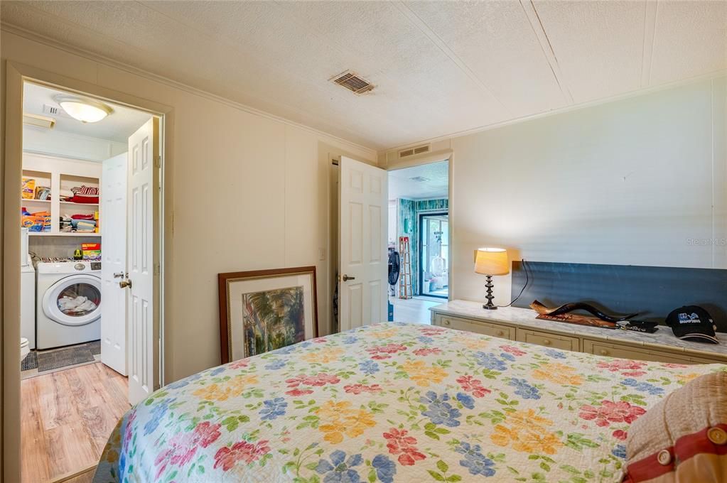 Active With Contract: $149,900 (2 beds, 2 baths, 1344 Square Feet)