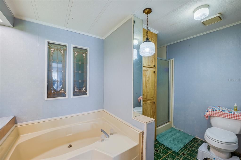 Active With Contract: $149,900 (2 beds, 2 baths, 1344 Square Feet)