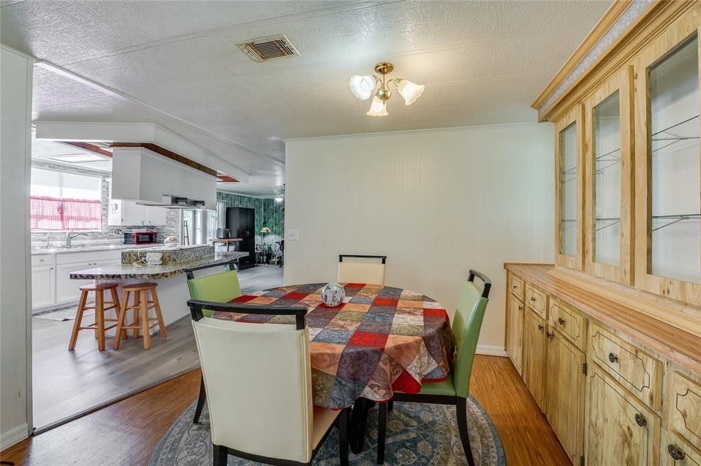 Active With Contract: $149,900 (2 beds, 2 baths, 1344 Square Feet)