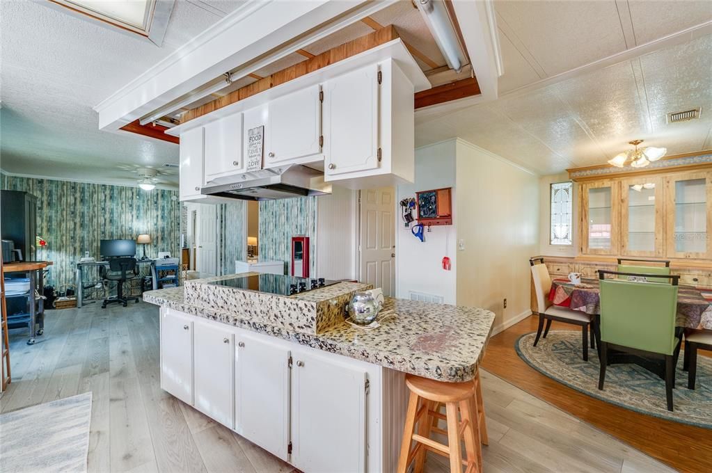 Active With Contract: $149,900 (2 beds, 2 baths, 1344 Square Feet)