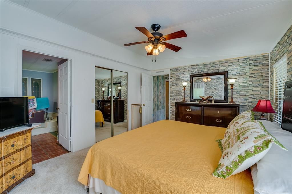 Active With Contract: $149,900 (2 beds, 2 baths, 1344 Square Feet)