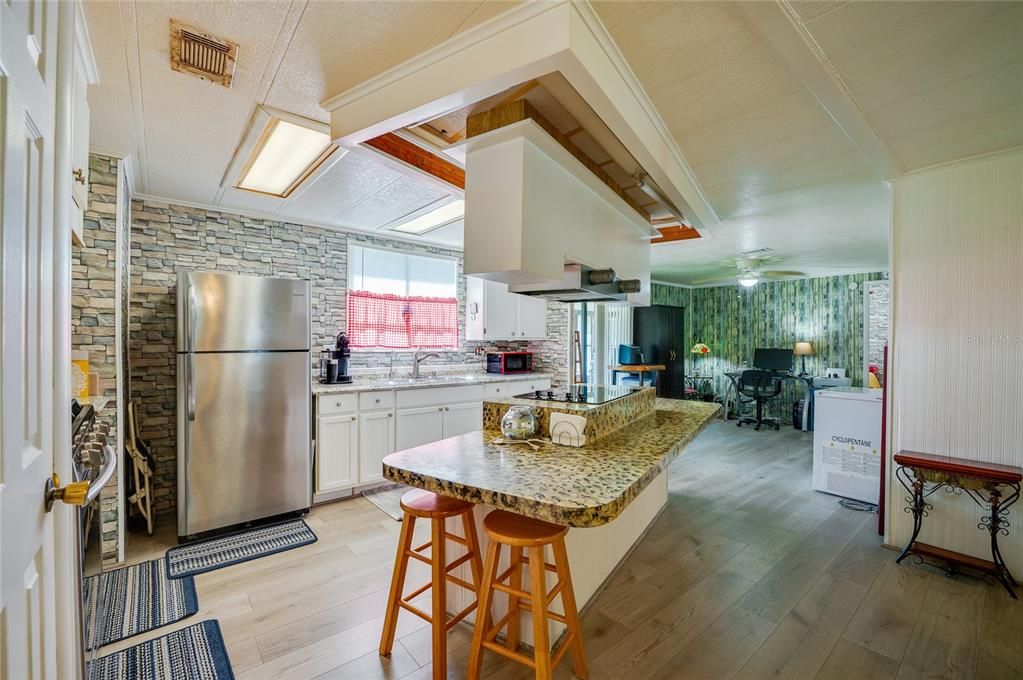 Active With Contract: $149,900 (2 beds, 2 baths, 1344 Square Feet)