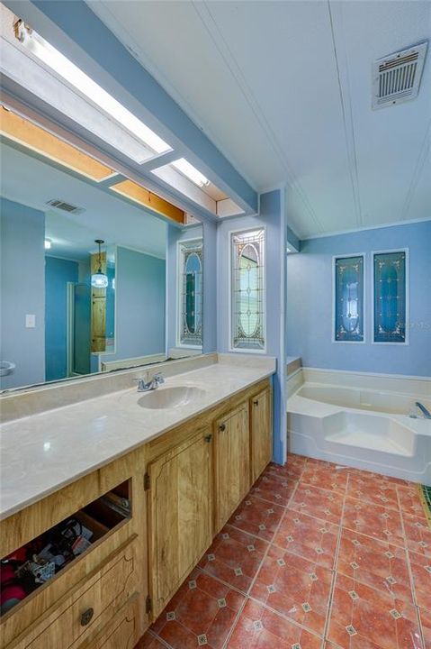 Active With Contract: $149,900 (2 beds, 2 baths, 1344 Square Feet)