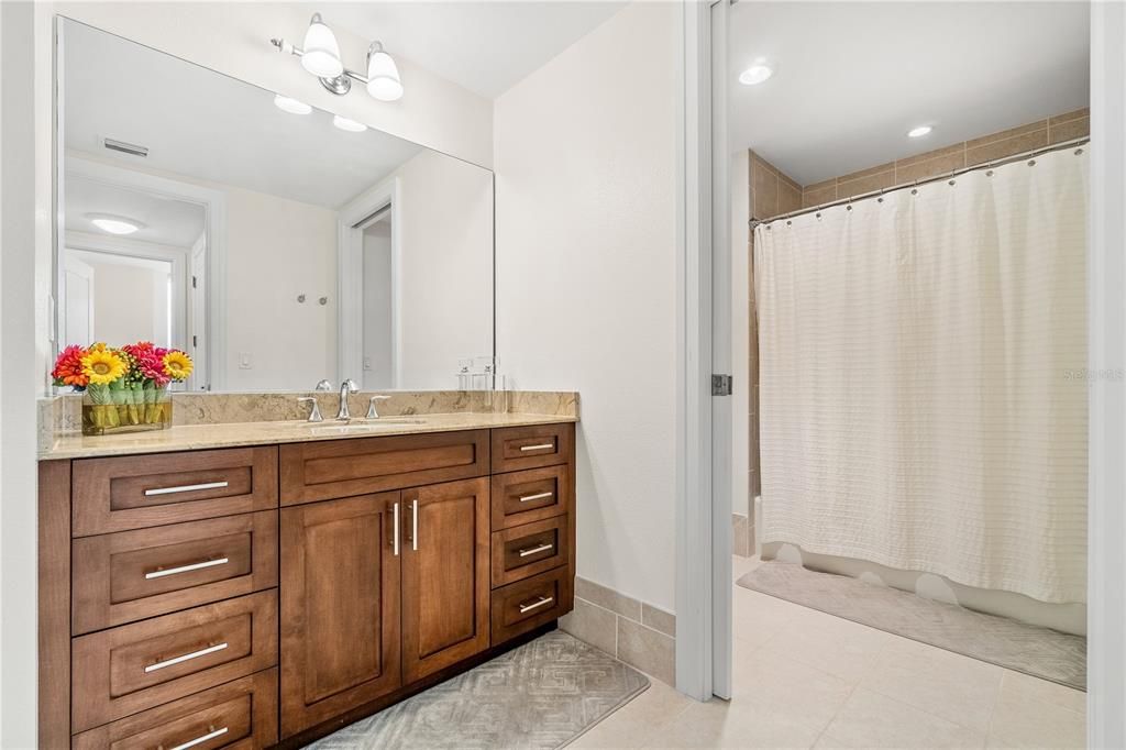 For Rent: $7,500 (3 beds, 2 baths, 2425 Square Feet)