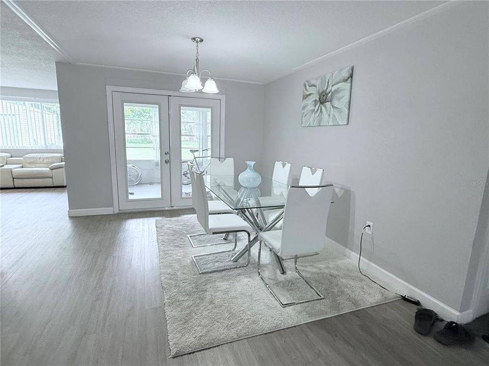 For Sale: $385,000 (3 beds, 2 baths, 1749 Square Feet)