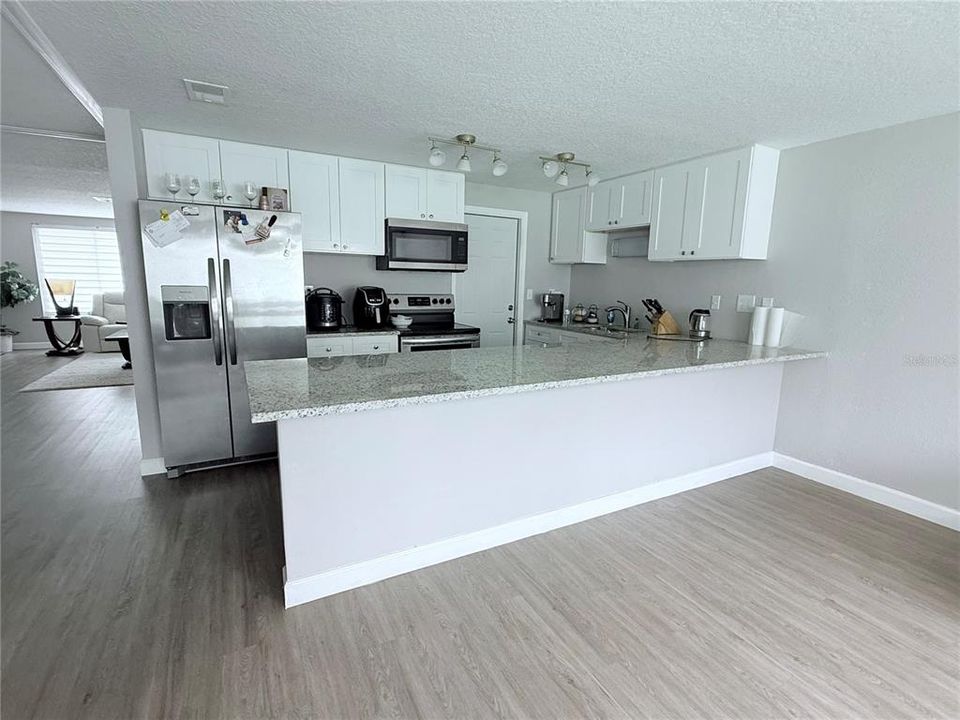 For Sale: $385,000 (3 beds, 2 baths, 1749 Square Feet)