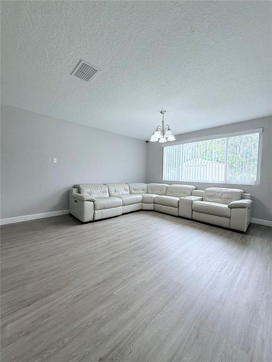 For Sale: $385,000 (3 beds, 2 baths, 1749 Square Feet)