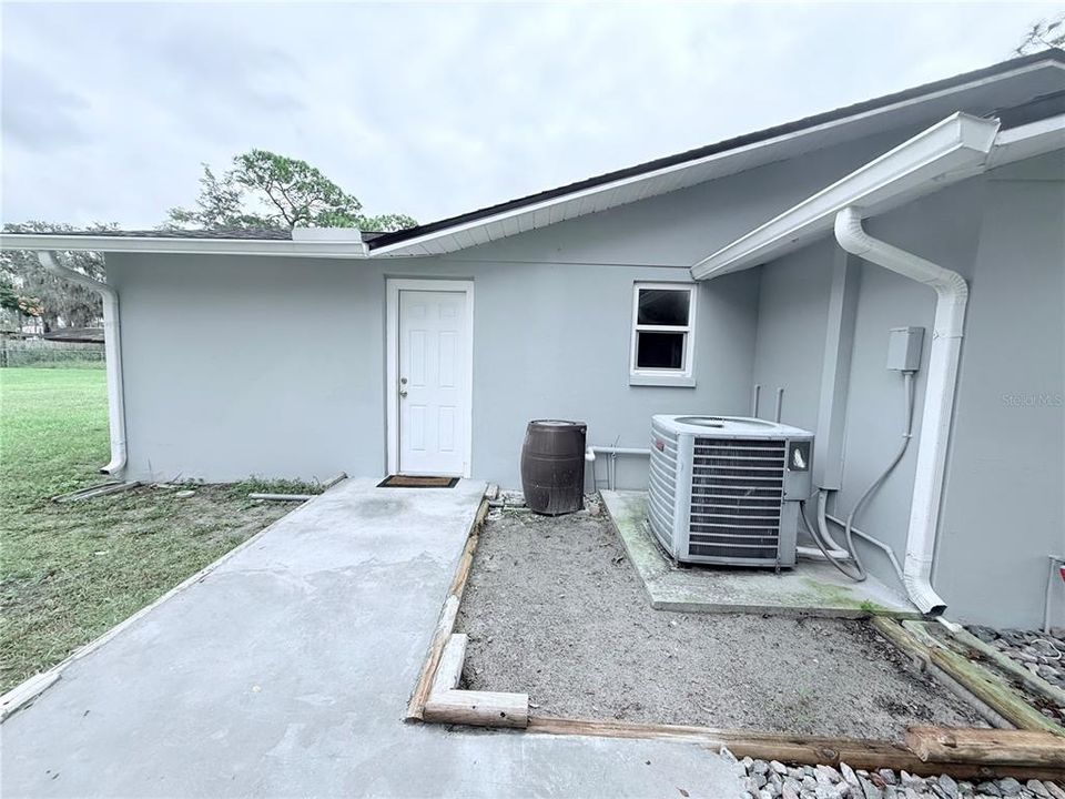 For Sale: $385,000 (3 beds, 2 baths, 1749 Square Feet)