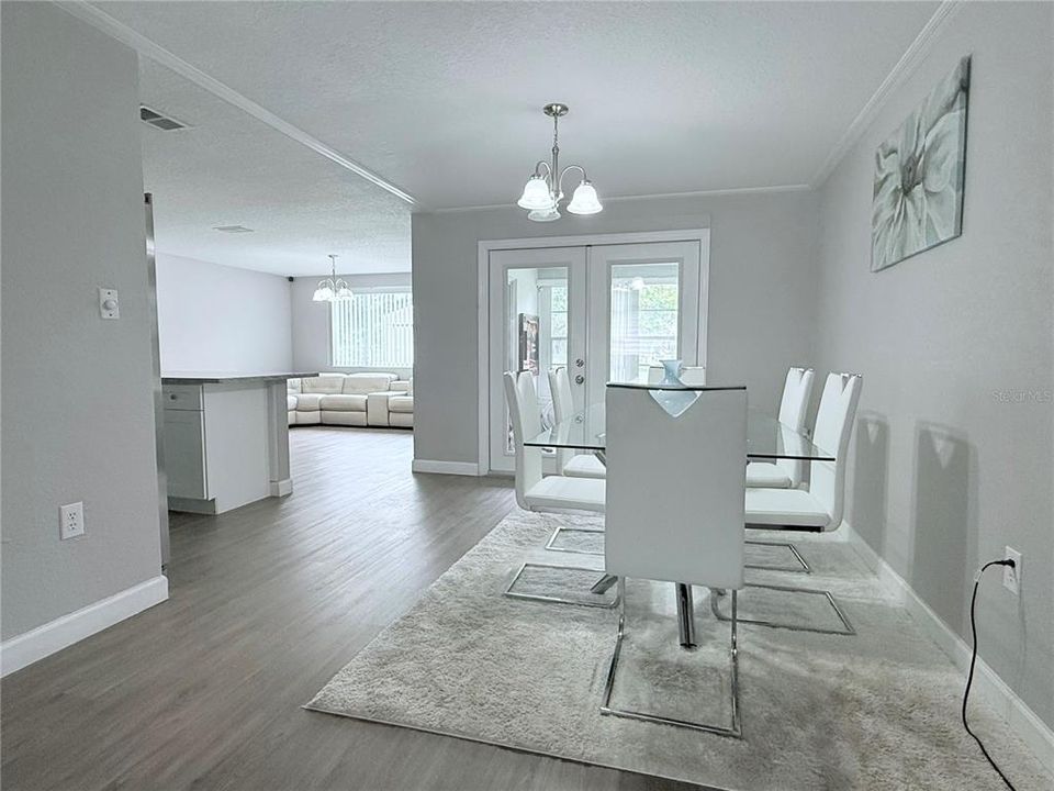 For Sale: $385,000 (3 beds, 2 baths, 1749 Square Feet)