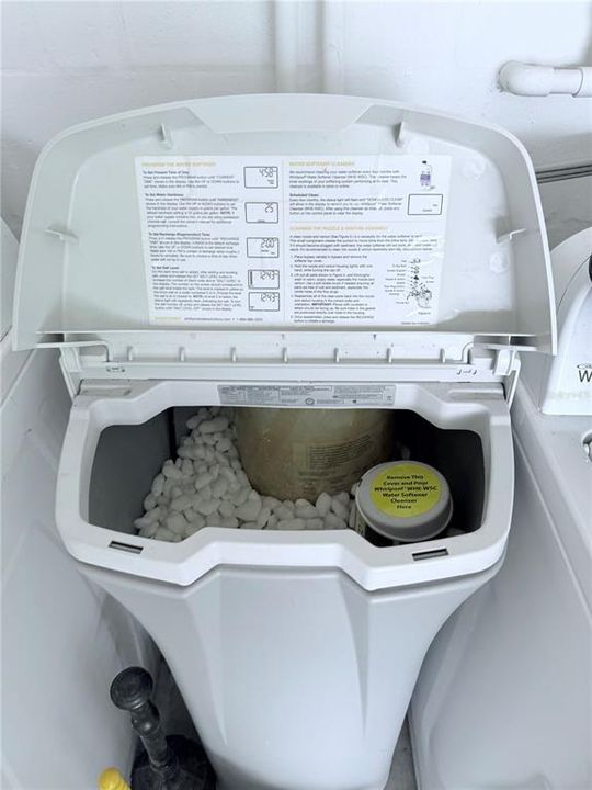 For Sale: $385,000 (3 beds, 2 baths, 1749 Square Feet)