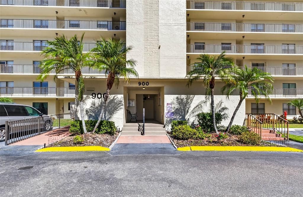 For Sale: $249,900 (2 beds, 2 baths, 960 Square Feet)