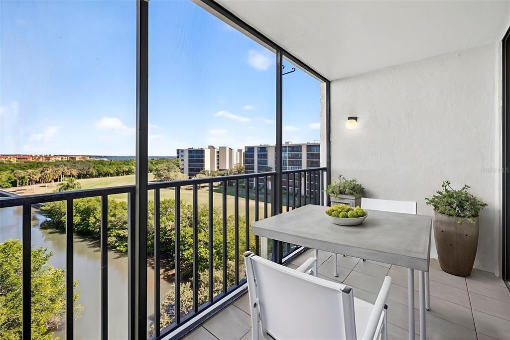 For Sale: $249,900 (2 beds, 2 baths, 960 Square Feet)