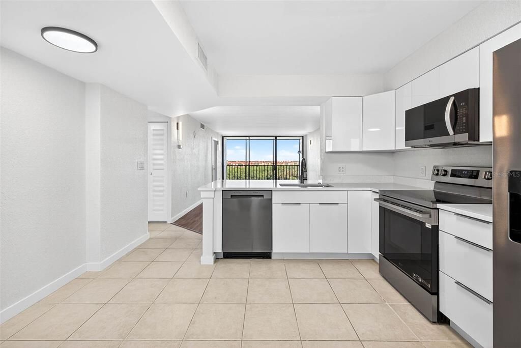 For Sale: $249,900 (2 beds, 2 baths, 960 Square Feet)