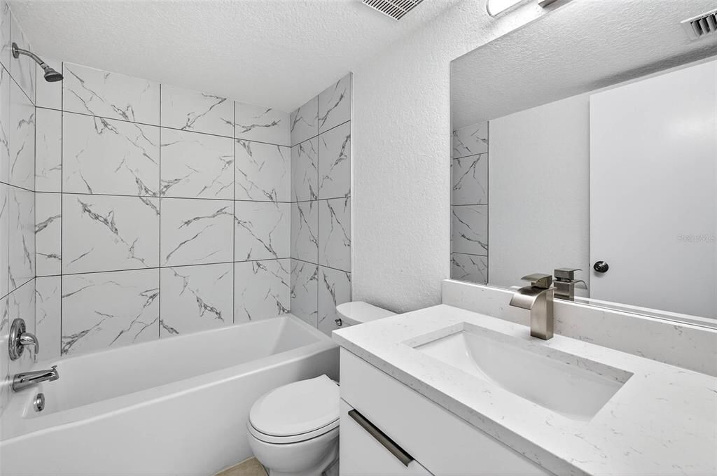 For Sale: $249,900 (2 beds, 2 baths, 960 Square Feet)