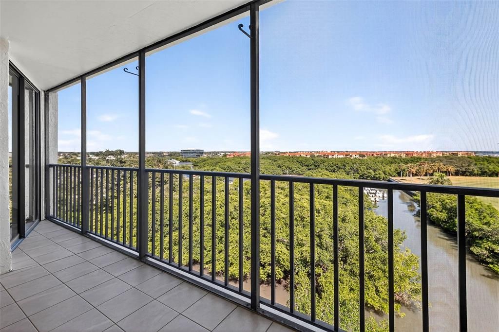 For Sale: $249,900 (2 beds, 2 baths, 960 Square Feet)