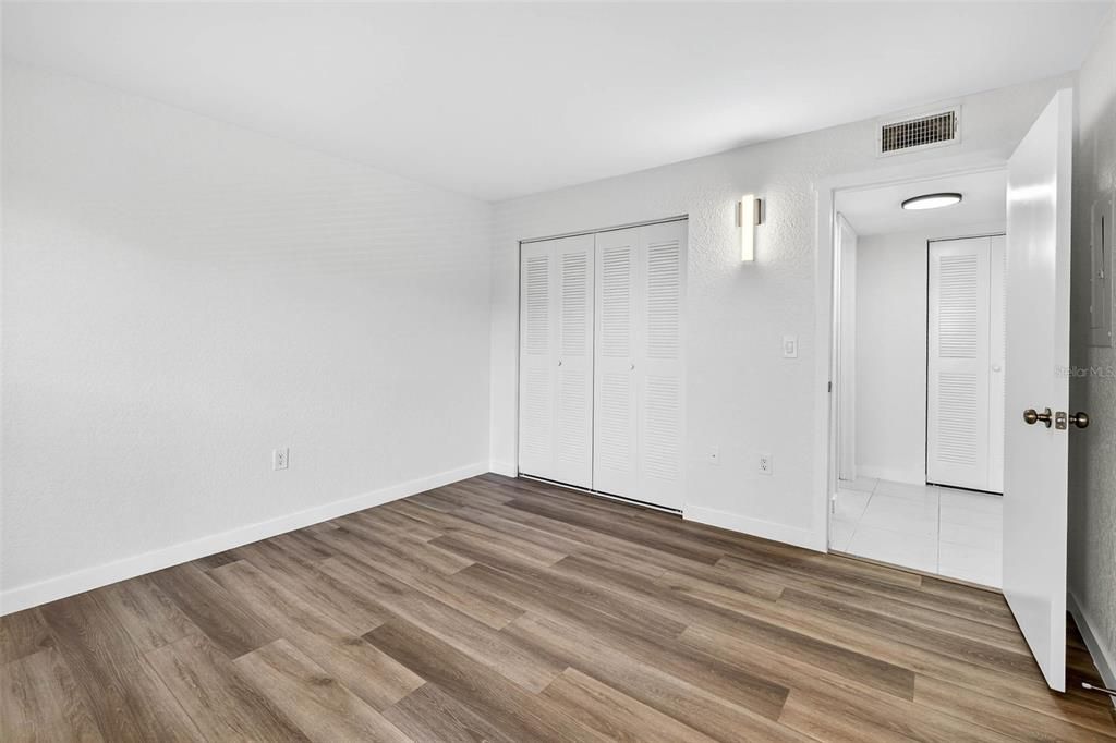 For Sale: $249,900 (2 beds, 2 baths, 960 Square Feet)