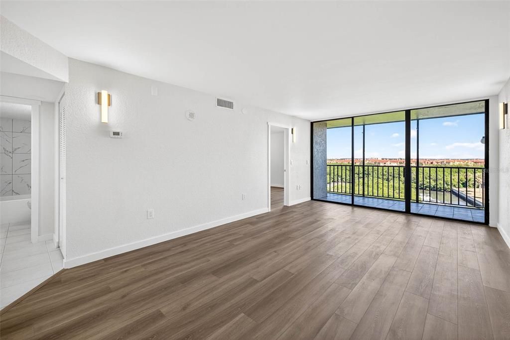 For Sale: $249,900 (2 beds, 2 baths, 960 Square Feet)