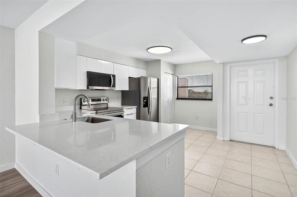 For Sale: $249,900 (2 beds, 2 baths, 960 Square Feet)