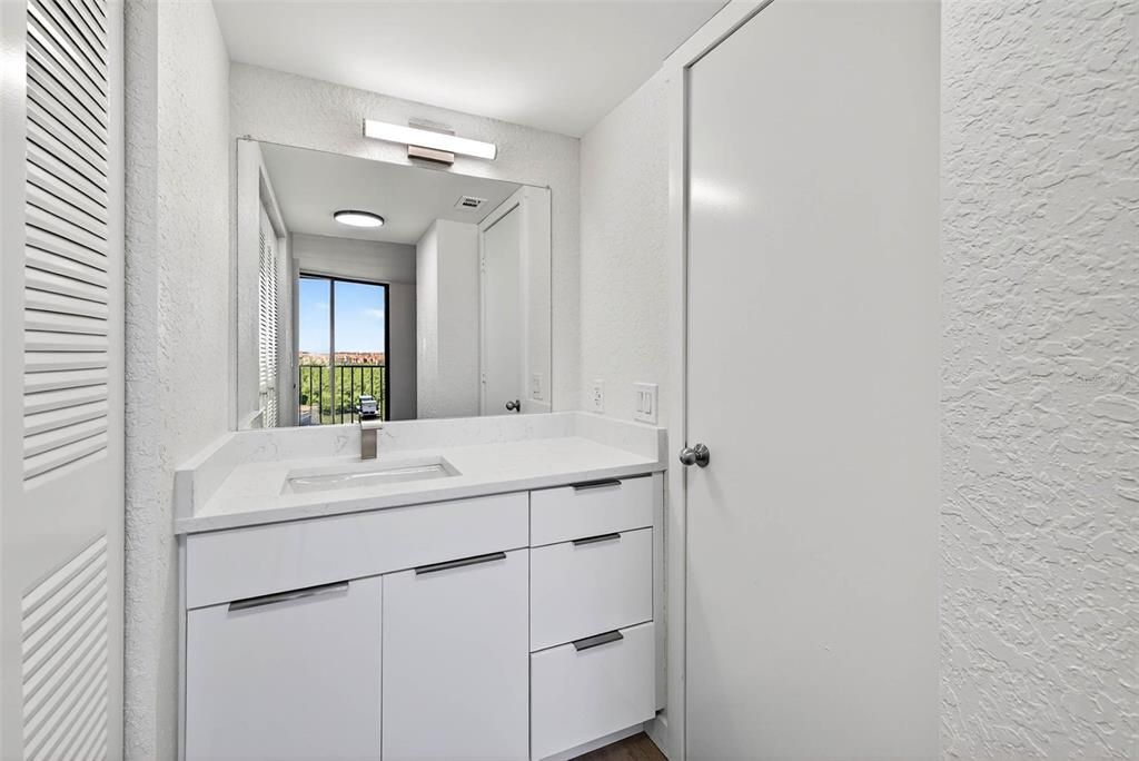 For Sale: $249,900 (2 beds, 2 baths, 960 Square Feet)