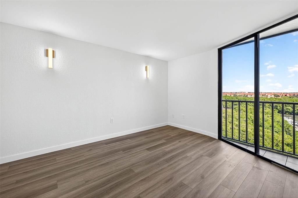 For Sale: $249,900 (2 beds, 2 baths, 960 Square Feet)