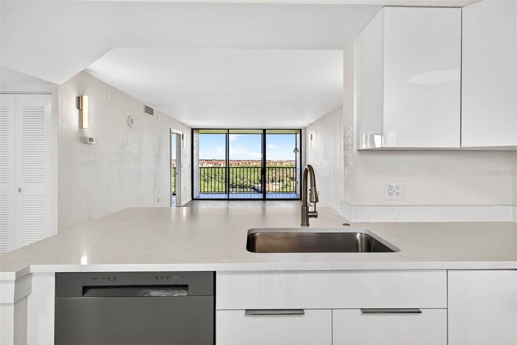 For Sale: $249,900 (2 beds, 2 baths, 960 Square Feet)